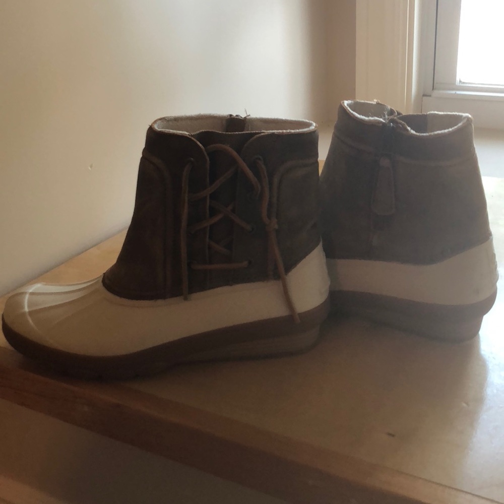 Sperry Size 8 Women’s Boots - Tan and Cream